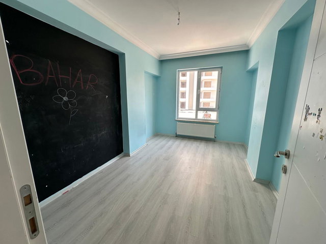 GÜNEŞEVLERDE PARK VE OKUL YANINDA ARA KATTA KİRALIK 3+1 DAİRE