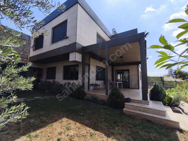 REMAX ÖZGÜR'DEN BURÇ ESENTEPE DE MÜTHİŞ YAŞAM ALANI EŞYALI VİLLA