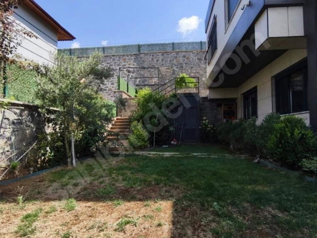 REMAX ÖZGÜR'DEN BURÇ ESENTEPE DE MÜTHİŞ YAŞAM ALANI EŞYALI VİLLA