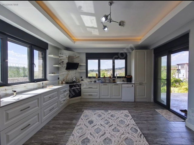 REMAX ÖZGÜR'DEN BURÇ ESENTEPE DE MÜTHİŞ YAŞAM ALANI EŞYALI VİLLA