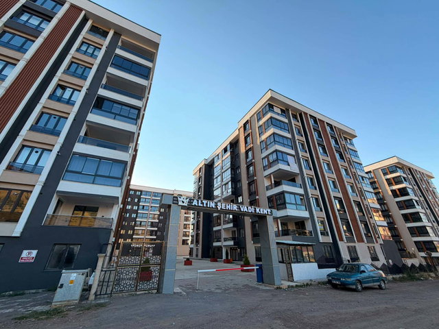 REMAX ARTIS'TEN YILDIZKENT'DE KIRALIK 4+1 DAIRE
