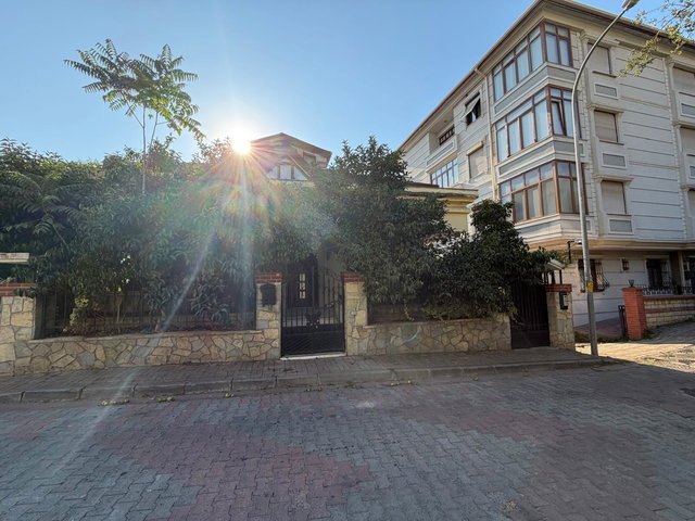 ÜSKÜDAR ÇENGELKÖY BOĞAZ MANZARALI BAHÇE DUBLEKS KİRALIK VİLLA
