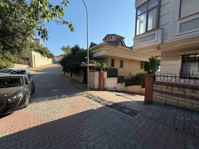 ÜSKÜDAR ÇENGELKÖY BOĞAZ MANZARALI BAHÇE DUBLEKS KİRALIK VİLLA