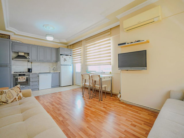 KONYAALTI ULUÇ DENİZE YÜRÜME MESAFESİNDE SATILIK DOĞALGAZLI 2+1 DAİRE