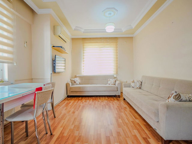 KONYAALTI ULUÇ DENİZE YÜRÜME MESAFESİNDE SATILIK DOĞALGAZLI 2+1 DAİRE