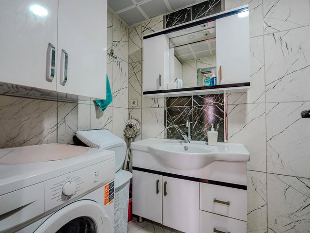 KONYAALTI ULUÇ DENİZE YÜRÜME MESAFESİNDE SATILIK DOĞALGAZLI 2+1 DAİRE