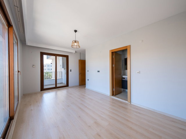SEFERİHİSAR'DA HAVUZLU & SOSYAL TESİSLİ SİTEDE 3+1 SATILIK DAİRE