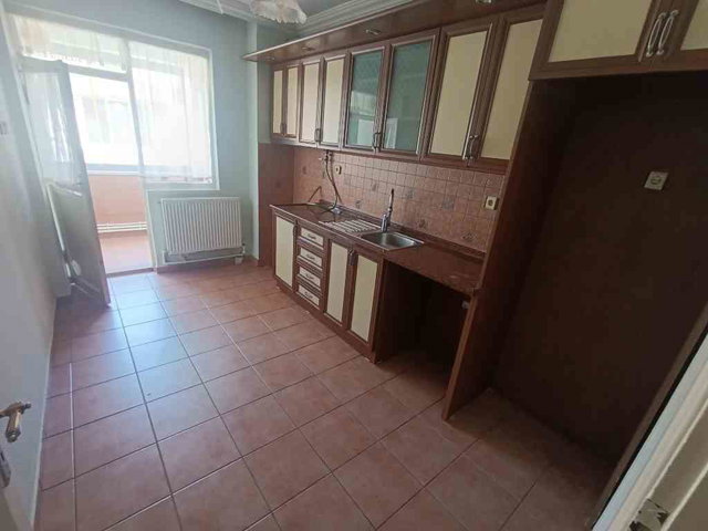 YENİCUMA'DA MEYDANA YÜRÜME 5DK MESAFEDE 3+1 TEMİZ DAİRE