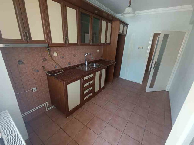 YENİCUMA'DA MEYDANA YÜRÜME 5DK MESAFEDE 3+1 TEMİZ DAİRE