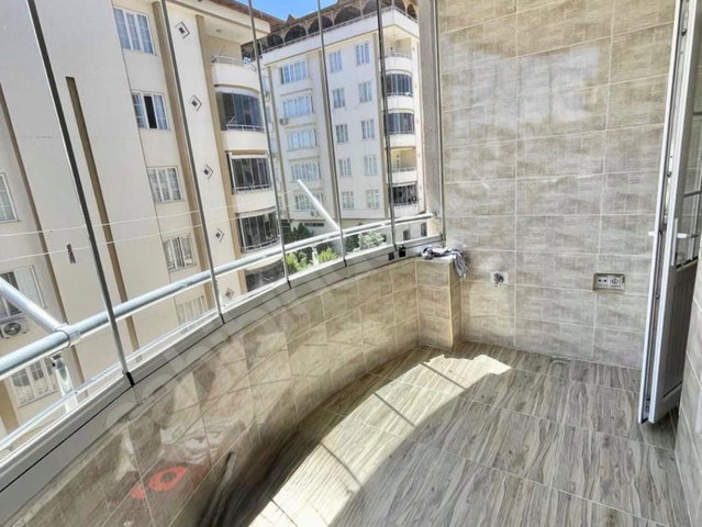 REMAX ÖZGÜR'DEN GÜNEYKENT'DE SATILIK SİTE İÇİ 4+1 DAIRE