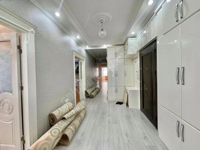 REMAX ÖZGÜR'DEN GÜNEYKENT'DE SATILIK SİTE İÇİ 4+1 DAIRE