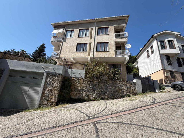 REMAX ANI ’DAN ANADOLU HİSARI MERKEZ 'DE YENİLENMİŞ KİRALIK 1+1 BAHÇE KATI DAİRE