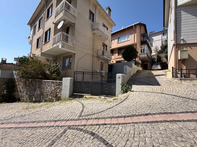 REMAX ANI ’DAN ANADOLU HİSARI MERKEZ 'DE YENİLENMİŞ KİRALIK 1+1 BAHÇE KATI DAİRE