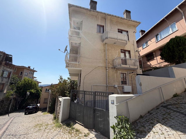 REMAX ANI ’DAN ANADOLU HİSARI MERKEZ 'DE YENİLENMİŞ KİRALIK 1+1 BAHÇE KATI DAİRE