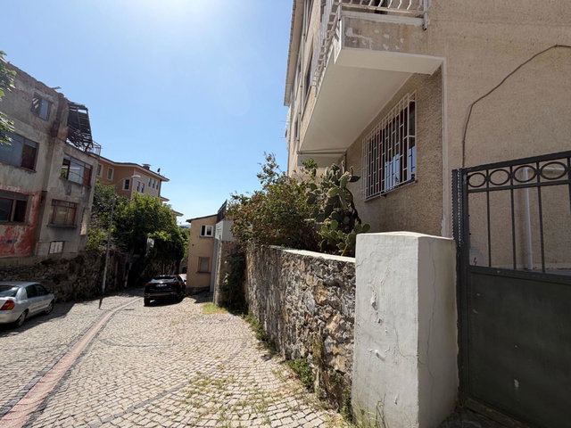 REMAX ANI ’DAN ANADOLU HİSARI MERKEZ 'DE YENİLENMİŞ KİRALIK 1+1 BAHÇE KATI DAİRE