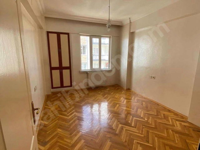 REMAX ÖZGÜR'DEN KARATAŞ'TA 3+1 GENİŞ DAİRE
