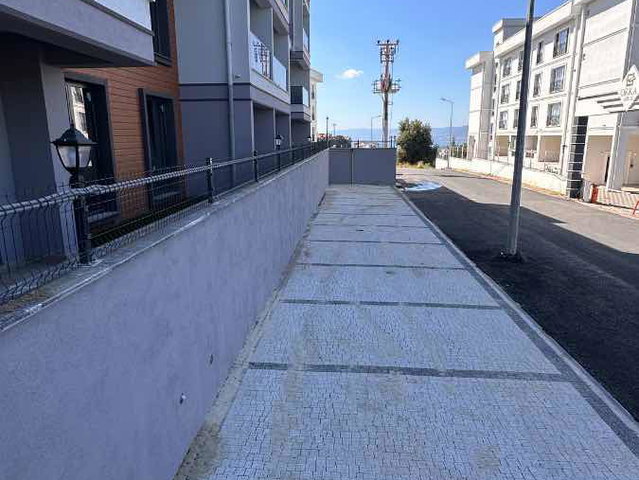 BAŞİSKELE YUVACIK PAŞADAĞDA HAVUZLU SİTE İÇİ 1+1 YÜKSEK GİRİŞ