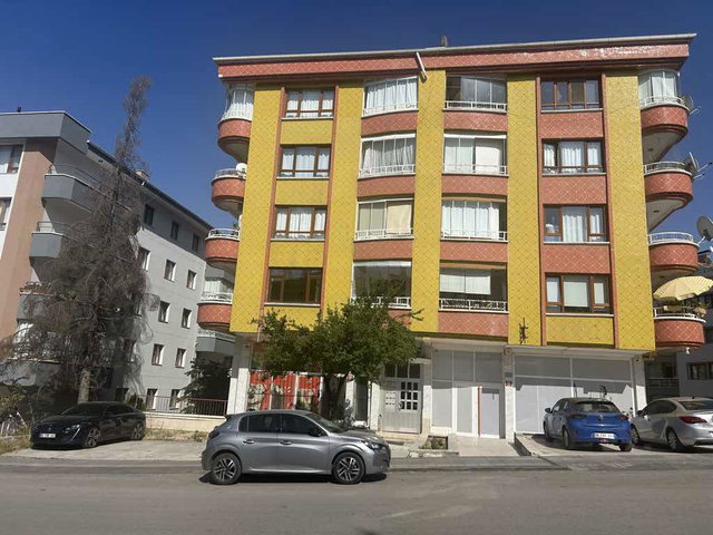 ÖVEÇLER LİZBON CADDESİ’NDE MERKEZİ KONUMDA 3+1 KİRALIK DAİRE