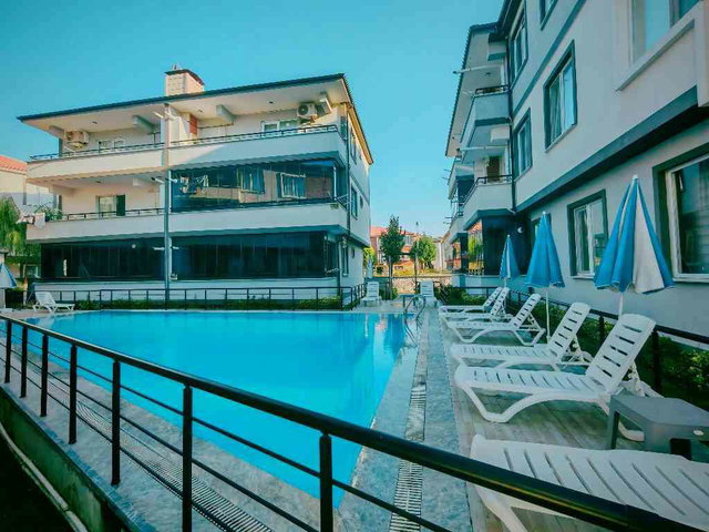 KARASU'DA HAVUZLU, CAM BALKONLU KOMBİ PETEKLİ OTURUMA HAZIR 1+1