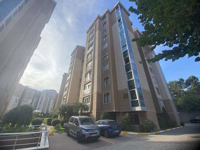 ÇEKMEKÖY’DE SİTE İÇİNDE 3+1 | BAHÇE KATI | GÜNEY-BATI CEPHE | KREDİYE UYGUN