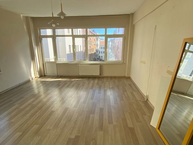 KADIKÖY RASIMPAŞA'DA 2+1 BALKONLU DAIRE