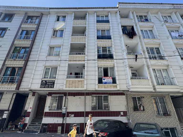 ESENYURT BALIKYOLU’NDA AİLE APARTMANINDA ÖNÜ FULL AÇIK 2+1 BALKONLU FIRSAT DAİRE