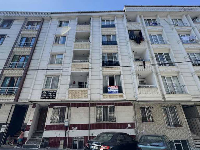 ESENYURT BALIKYOLU’NDA AİLE APARTMANINDA ÖNÜ FULL AÇIK 2+1 BALKONLU FIRSAT DAİRE