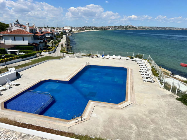 DENİZE SIFIR SİTE İÇİNDE 430 M² DENİZ MANZARALI VİLLA