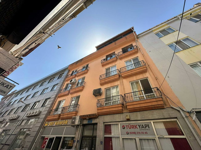 ÇANAKKALE MERKEZ BELEDIYE KARŞISI EŞYALI SATILIK 2+1 DAIRE