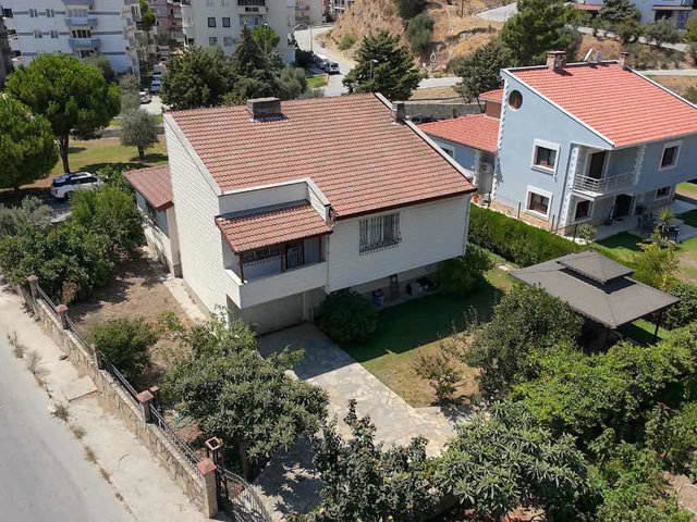 SÖKE'DE BAKIMLI, GENİŞ KULLANIM ALANINA SAHİP MÜSTAKİL 5+1 VİLLA!