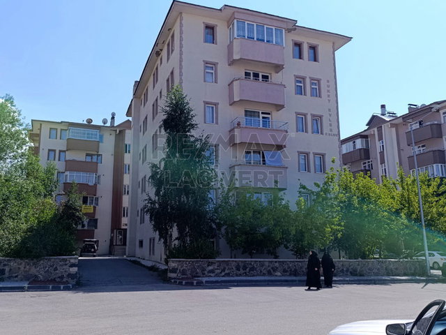 RE/MAX LACIVERT'TEN KAYAKYOLU'NDA SATILIK 3+1 DAIRE