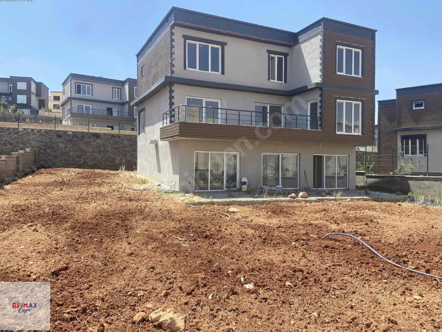 KÖRKÜN'DE MANZARALI, GENIŞ BAHÇELI 6+2 VILLA