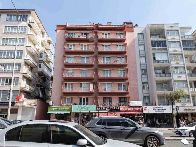 CEMAL GÜRSELDE DİKİMEVİ METRO ÇIKIŞINDA EŞYALI 2+1 DAİRE...