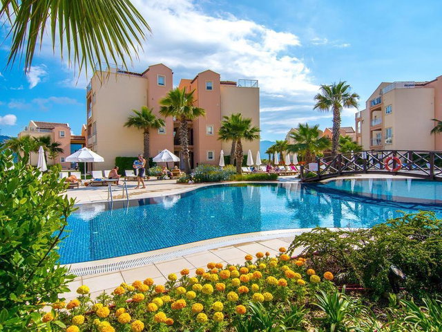 KUŞADASI UNİQUE RESİDENCE 2+1 BAHÇE KATI ÖNÜ AÇIK EŞYALI DAİRE