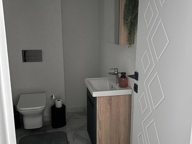 REMAX ARTIS'DEN KOMBINA'DA EŞYALI KIRALIK 1+1 SIFIR DAIRE