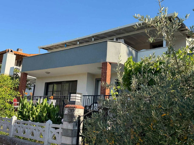 REMAX SMYRNA'DAN ŞİRİNKENT'DE SİTE İÇERİSİNDE TAM MÜSTAKİL VİLLA