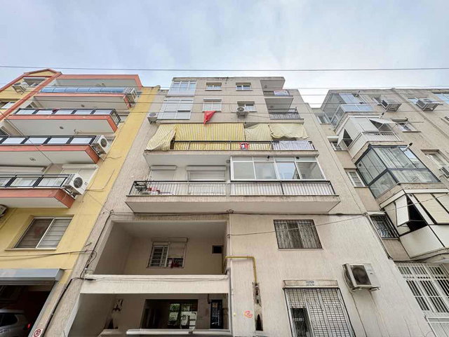 KARŞIYAKA BELEDİYESİ YAKINI OTOPARKLI BİNADA 2+1 SATILIK DAİRE
