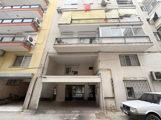 KARŞIYAKA BELEDİYESİ YAKINI OTOPARKLI BİNADA 2+1 SATILIK DAİRE