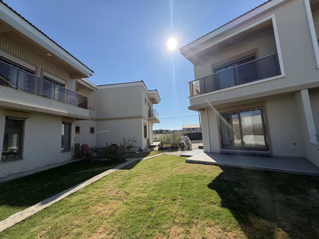 MAVİŞEHİR YAKINI 3+1 VİLLA | 285 M² ARSA PAYI TAKASA UYGUN