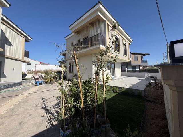 MAVİŞEHİR YAKINI 3+1 VİLLA | 285 M² ARSA PAYI TAKASA UYGUN