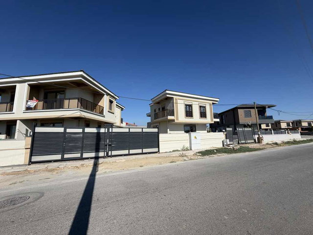 MAVİŞEHİR YAKINI 3+1 VİLLA | 285 M² ARSA PAYI TAKASA UYGUN