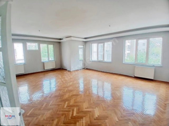 SARIGÜLLÜK MAHALLESİ BAKIMLI TEMİZ BİNA ARA KAT KİRALIK 3+1DAİRE