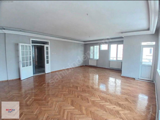 SARIGÜLLÜK MAHALLESİ BAKIMLI TEMİZ BİNA ARA KAT KİRALIK 3+1DAİRE