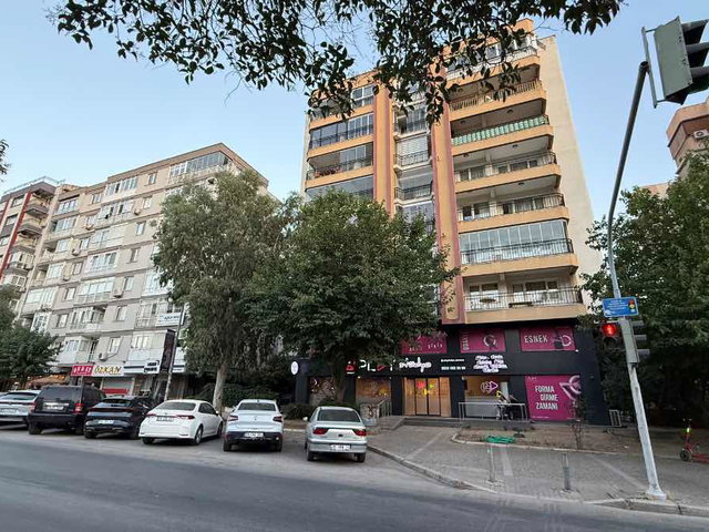 BORNOVANIN KALBINDE! M.KEMAL CADDESINDE KIRALIK 3+1 LÜKS DAIRE