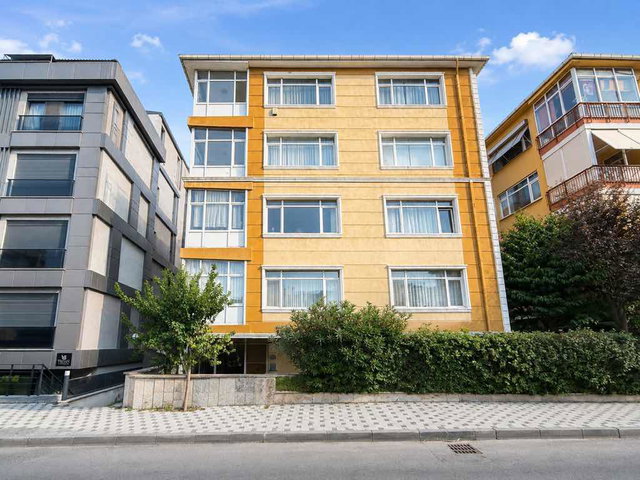 YEŞİLKÖY'DE  BAHÇE KATI FERAH SATILIK