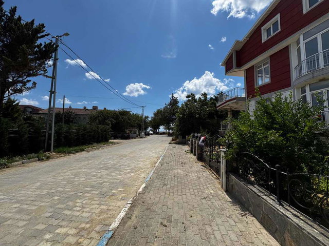 SİLİVRİ BALABAN’DA 400 M² BRÜT 6+1, 3 KATLI, 4 CEPHELİ SATILIK VİLLA