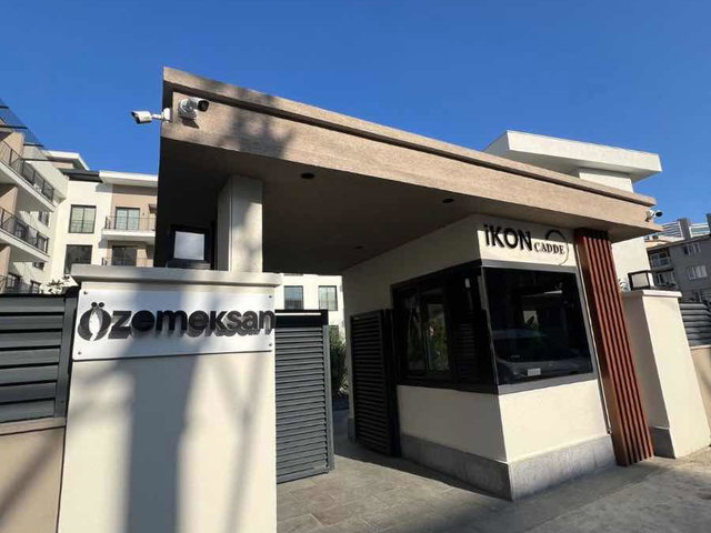 BORNOVA İKON CADDE SİTESİ'NDE SATILIK 2+1 LÜKS DAİRE