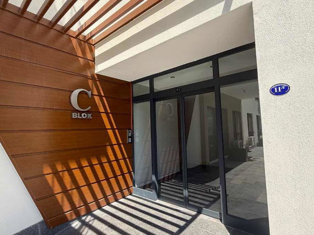 BORNOVA İKON CADDE SİTESİ'NDE SATILIK 2+1 LÜKS DAİRE