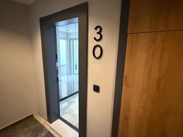 BORNOVA İKON CADDE SİTESİ'NDE SATILIK 2+1 LÜKS DAİRE