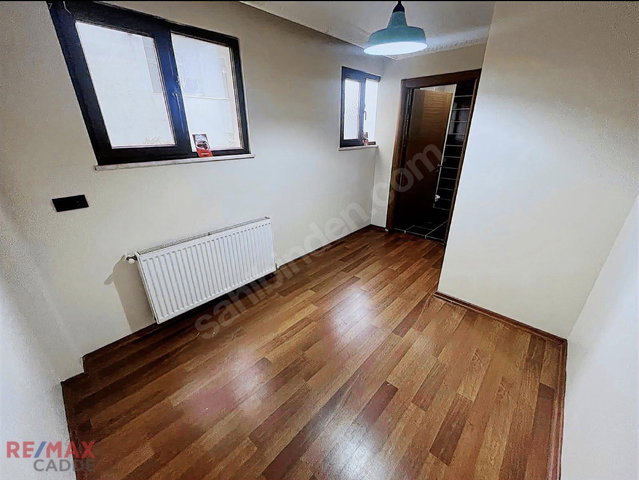 ÜMRANİYE ÇAMLIKTA 110 M2 NET 3+2 TERS DUBLEKS